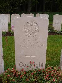 Etaples Military Cemetery - Daniels, Robert