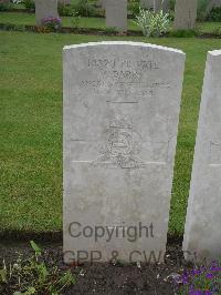 Etaples Military Cemetery - Darby, A