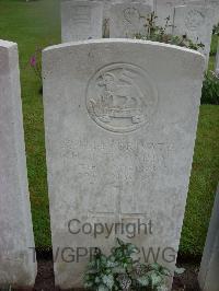 Etaples Military Cemetery - Darby, H J T