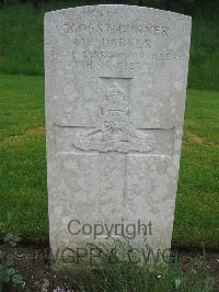 Etaples Military Cemetery - Darker, William
