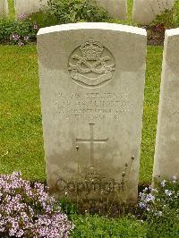 Etaples Military Cemetery - Darlington, E H