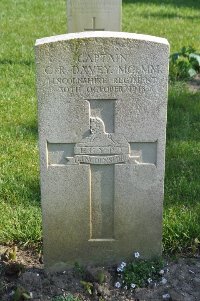 Etaples Military Cemetery - Davey, Charles Richard