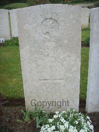 Etaples Military Cemetery - Davey, Mark Lawrence