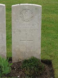 Etaples Military Cemetery - Davies, Dugald