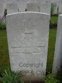 Etaples Military Cemetery - Davies, Edward