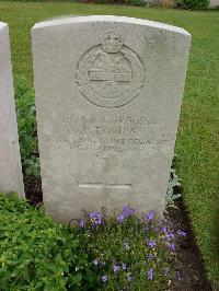 Etaples Military Cemetery - Davies, J