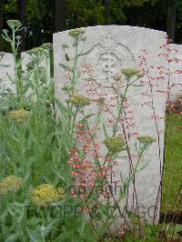 Etaples Military Cemetery - Davis, Alan Cowley
