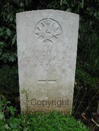Etaples Military Cemetery - Davis, C