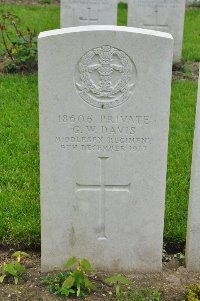 Etaples Military Cemetery - Davis, G W