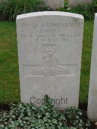 Etaples Military Cemetery - Davis, James