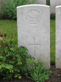 Etaples Military Cemetery - Davis, R