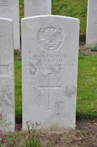 Etaples Military Cemetery - Davis, S J