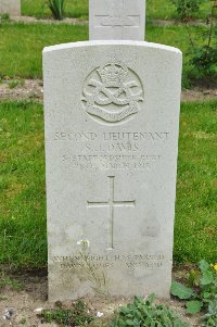 Etaples Military Cemetery - Davis, Sidney John