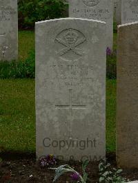 Etaples Military Cemetery - Davis, Thomas Edward