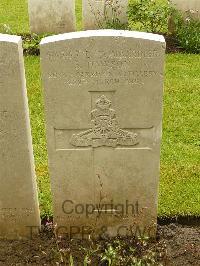 Etaples Military Cemetery - Dawson, Stewart