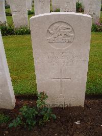 Etaples Military Cemetery - Dawson, Thomas