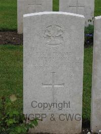 Etaples Military Cemetery - Dawson, W E