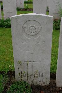 Etaples Military Cemetery - Day, Robert