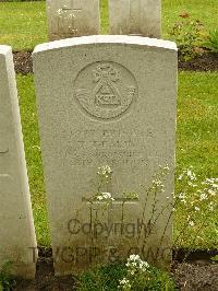 Etaples Military Cemetery - Deakin, T