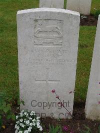 Etaples Military Cemetery - Dean, T