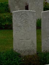 Etaples Military Cemetery - Dent, R