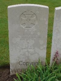 Etaples Military Cemetery - Desmond, William