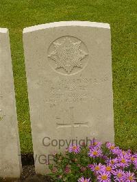 Etaples Military Cemetery - Dever, Patrick Aubrey