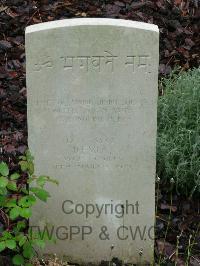 Etaples Military Cemetery - Devia, 