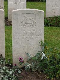 Etaples Military Cemetery - Devine, H
