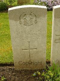 Etaples Military Cemetery - Dickens, C R L