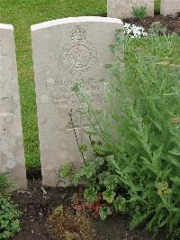 Etaples Military Cemetery - Dickin, W