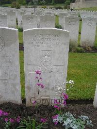 Etaples Military Cemetery - Dickinson, Alfred John