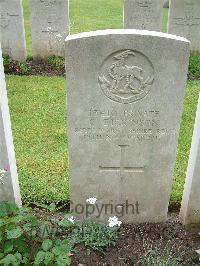 Etaples Military Cemetery - Dickinson, C