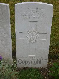 Etaples Military Cemetery - Dickinson, Edward