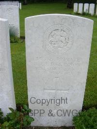 Etaples Military Cemetery - Dickinson, R J J