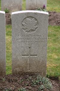 Etaples Military Cemetery - Dickinson, Vernon Samuel