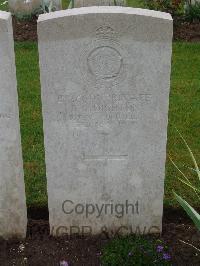 Etaples Military Cemetery - Dighton, Thomas John