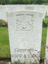 Etaples Military Cemetery - Dillon, James