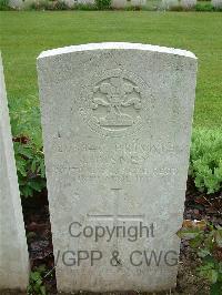 Etaples Military Cemetery - Disney, Arnold