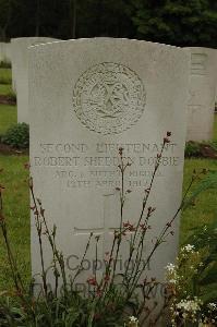 Etaples Military Cemetery - Dobbie, Robert Shedden