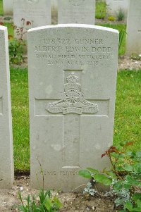 Etaples Military Cemetery - Dodd, Albert Edwin