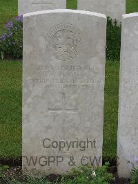 Etaples Military Cemetery - Dodd, W