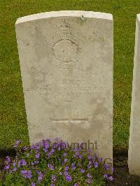 Etaples Military Cemetery - Dodds, E