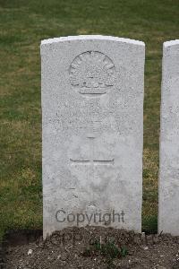 Etaples Military Cemetery - Doncaster, George