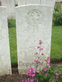 Etaples Military Cemetery - Donechie, T