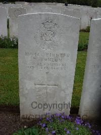 Etaples Military Cemetery - Donlon, P