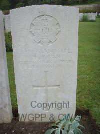 Etaples Military Cemetery - Doran, M