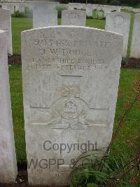 Etaples Military Cemetery - Douglas, John W.