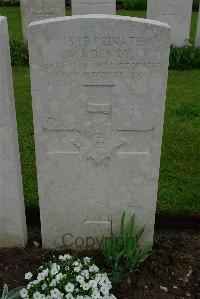 Etaples Military Cemetery - Dovey, R J