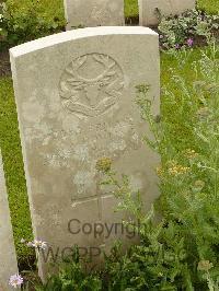 Etaples Military Cemetery - Dowling, W J